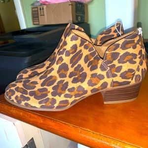 NWT animal print Chelsea booties